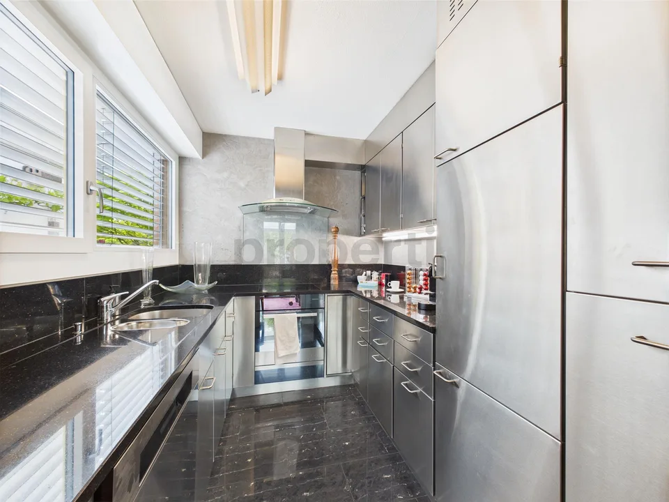 Casa a schiera unica a Herrenschwanden con vista mozzafiato