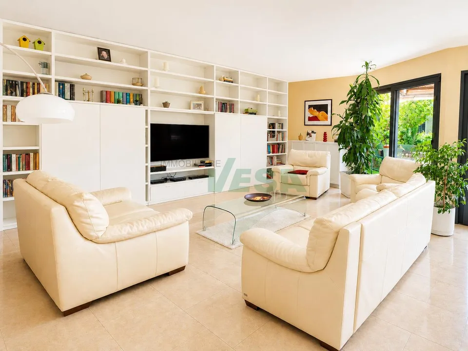 Bel appartamento 6,5 locali con giardino in tranquilla zona collinare