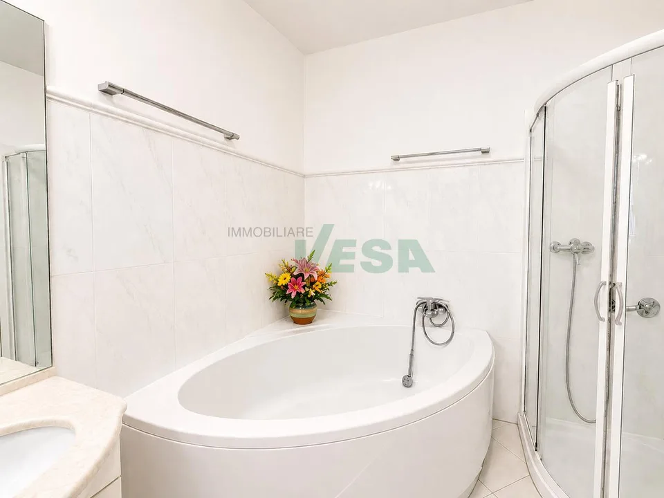 Bel appartamento 6,5 locali con giardino in tranquilla zona collinare – foto 8 di 16