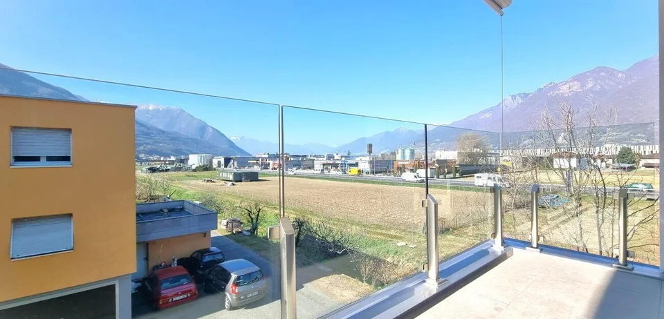 Moderno e strategico 4.5 locali a Sant'Antonino – Perfetto per chi ...