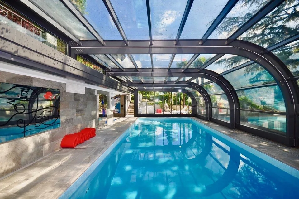 Villa in Stile Ticinese Immersa nel Verde con Privacy e Vista Lago