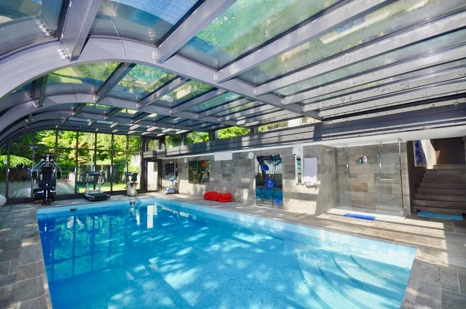 Villa in Stile Ticinese Immersa nel Verde con Privacy e Vista Lago