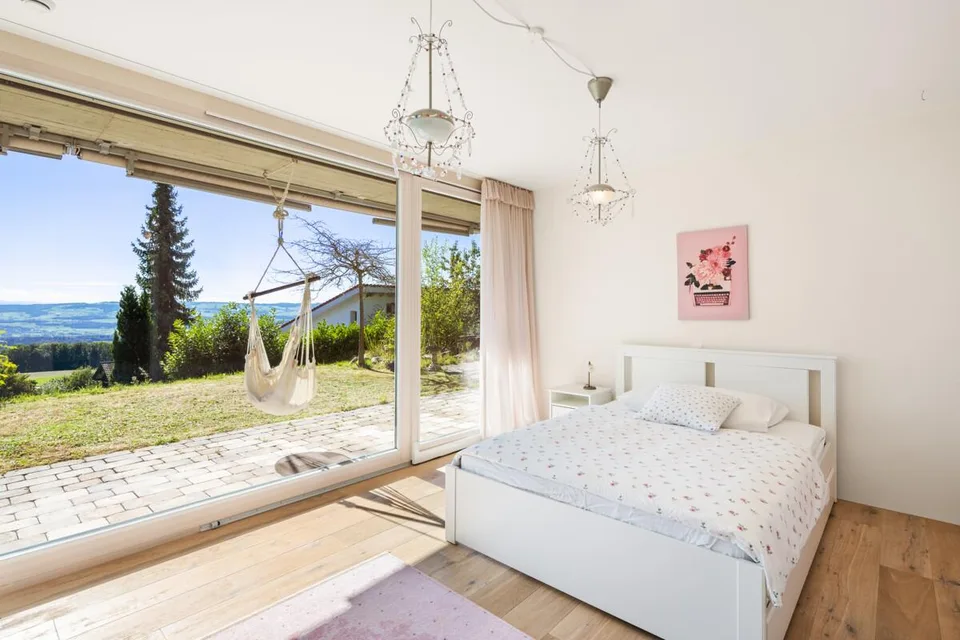Einfamilienhaus in Aeugst am Albis: wohnen mit Aussicht und viel Raum