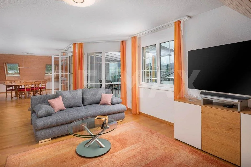 Gepflegte, grosszügige Dachwohnung
