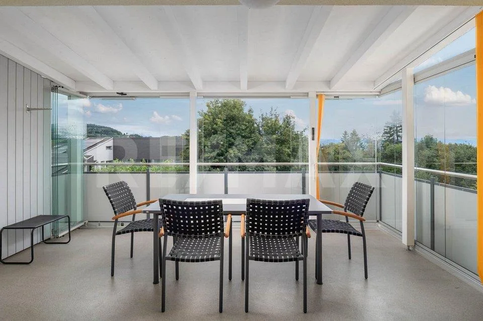 Gepflegte, grosszügige Dachwohnung