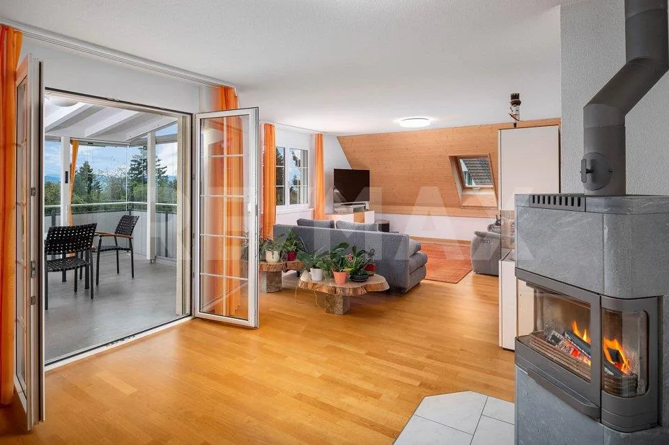 Gepflegte, grosszügige Dachwohnung