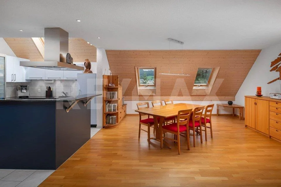 Gepflegte, grosszügige Dachwohnung