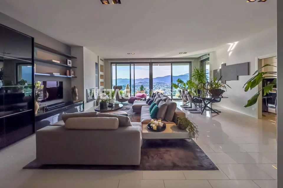 Lugano-Aldesago: modernes Penthouse mit herrlichem Seeblick, Dachte...