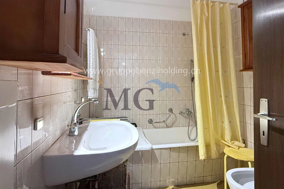 Wohnung mit 3,5 Zimmern im letzten Stock in Wohngegend – Foto 19 von 20
