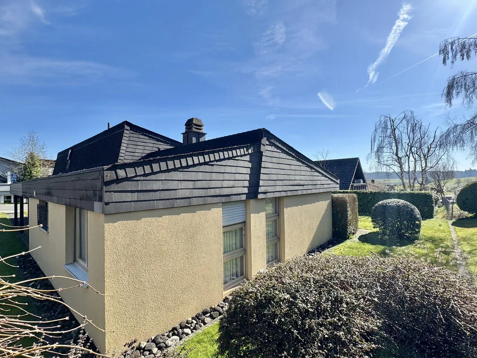 6.5 Zimmer Bungalow - sonnig, grosser Garten
