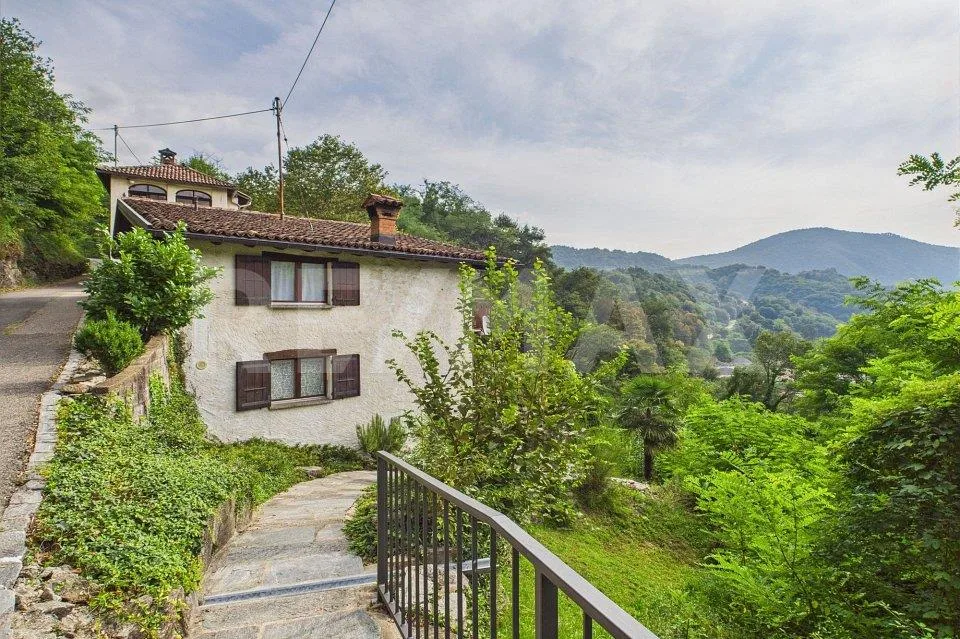 Carina casa di vacanze nel verde del Malcantone