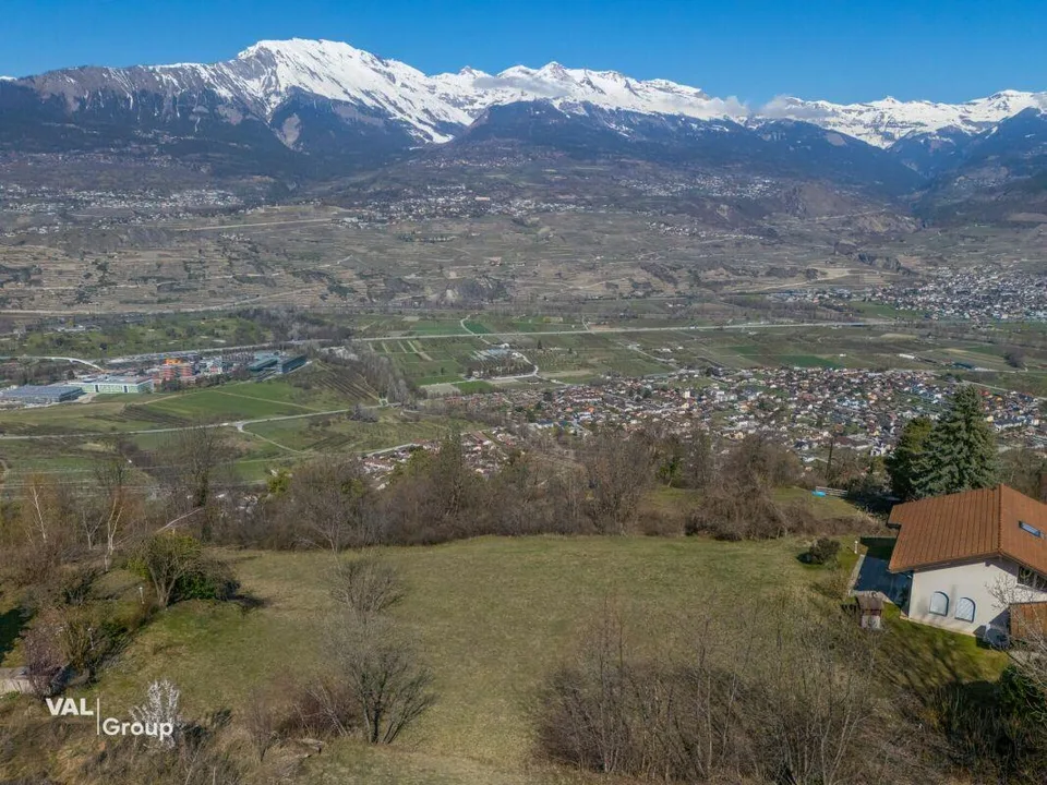 Moderne Villa mit Panoramablick auf das Rhône-Tal