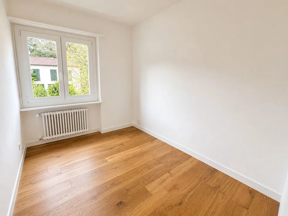 Moderno 2.5 locali con studio, cantina e posto auto esterno – Foto 6 von 8