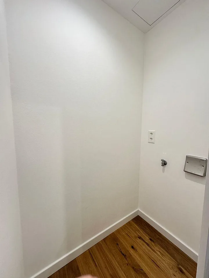 Modernes 2.5-Zimmer-Wohnung mit Studio, Keller und externem Parkplatz