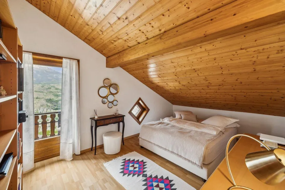 Bright jewel of 3.5 rooms, bathed in sunshine