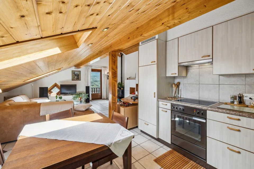 Bright jewel of 3.5 rooms, bathed in sunshine