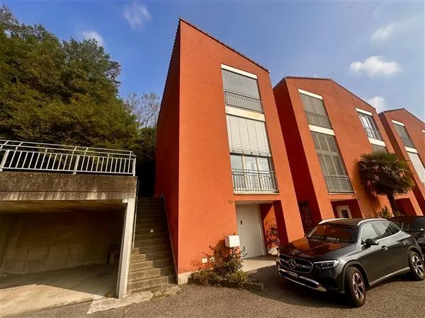 Chiasso: Einfamilienhaus 4.5 Zimmer