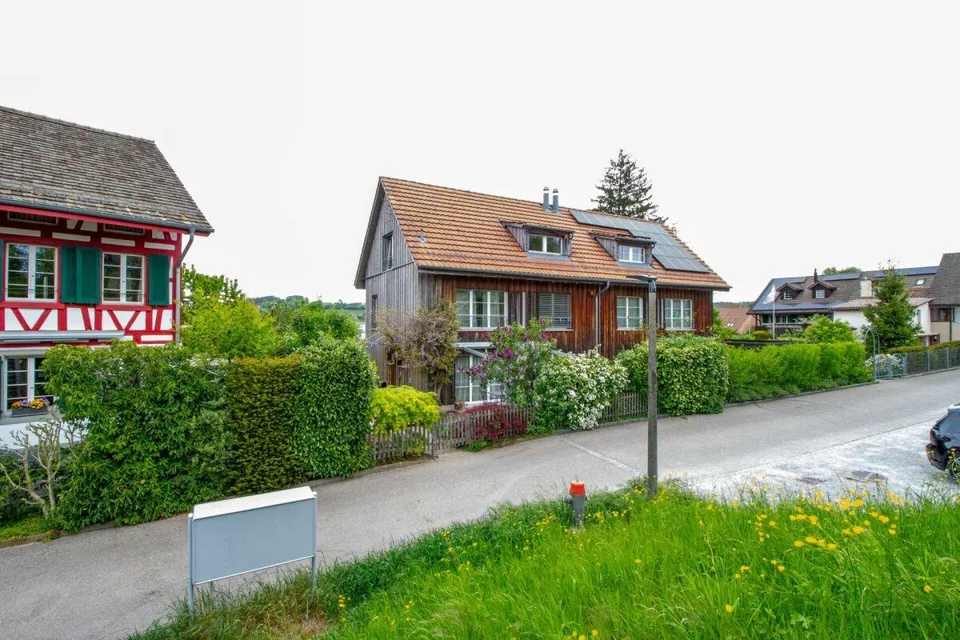 5.5-Zimmer-Doppeleinfamilienhaushälfte mit ausgebautem Dachstock un...