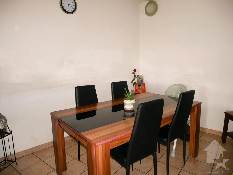 Spaziosa casa di villaggio di 7,5 stanze nel cuore di Orsières
