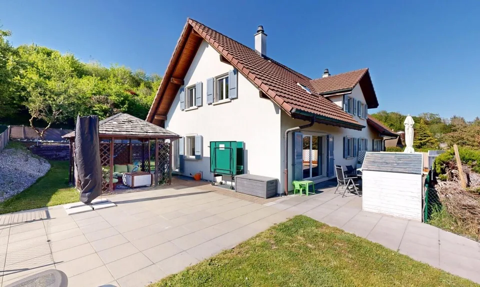 Villa jumelée pleine de charme avec vue dégagée