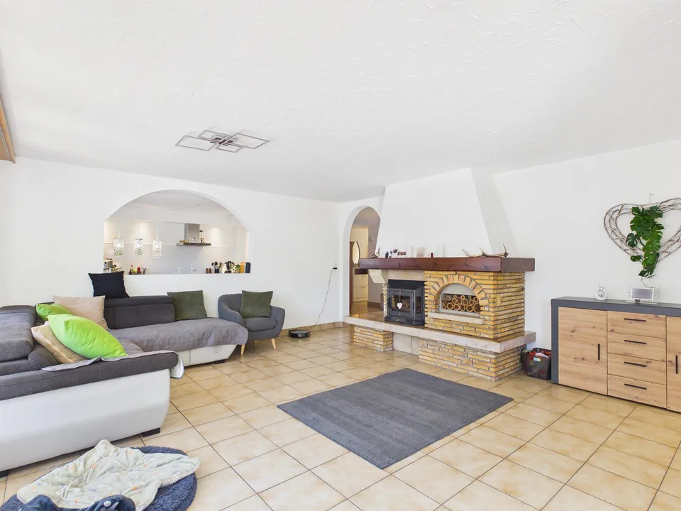 Appartement de jardin charmant avec vue et garage à Stalden