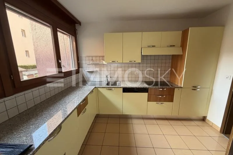 Modernes 2.5-Zimmer-Apartment mit privatem Außenbereich