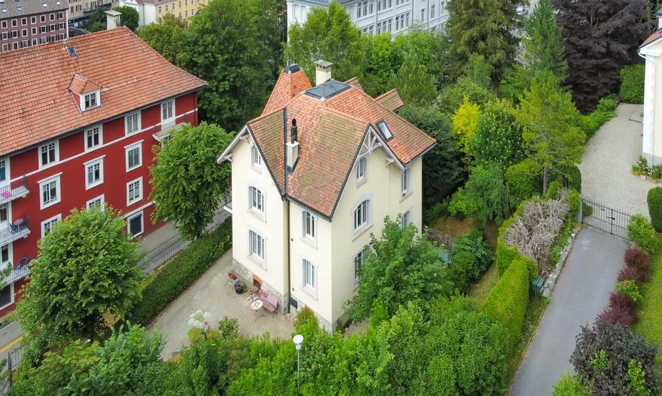 Beaucoup de cachet! Pour des investisseurs ou bien une grande famille