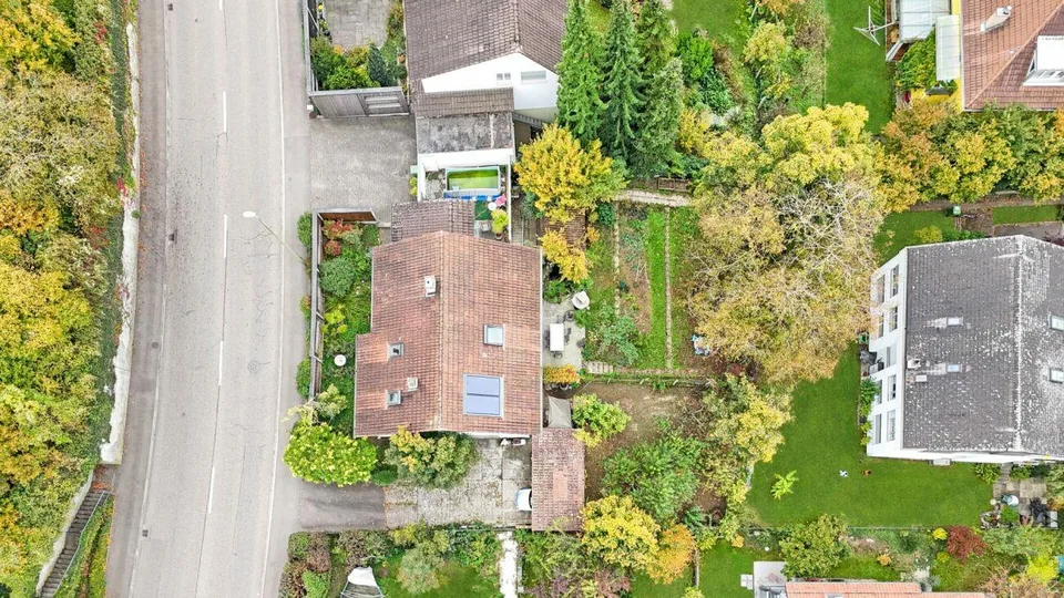 grosszügiges Einfamilienhaus / Bauland