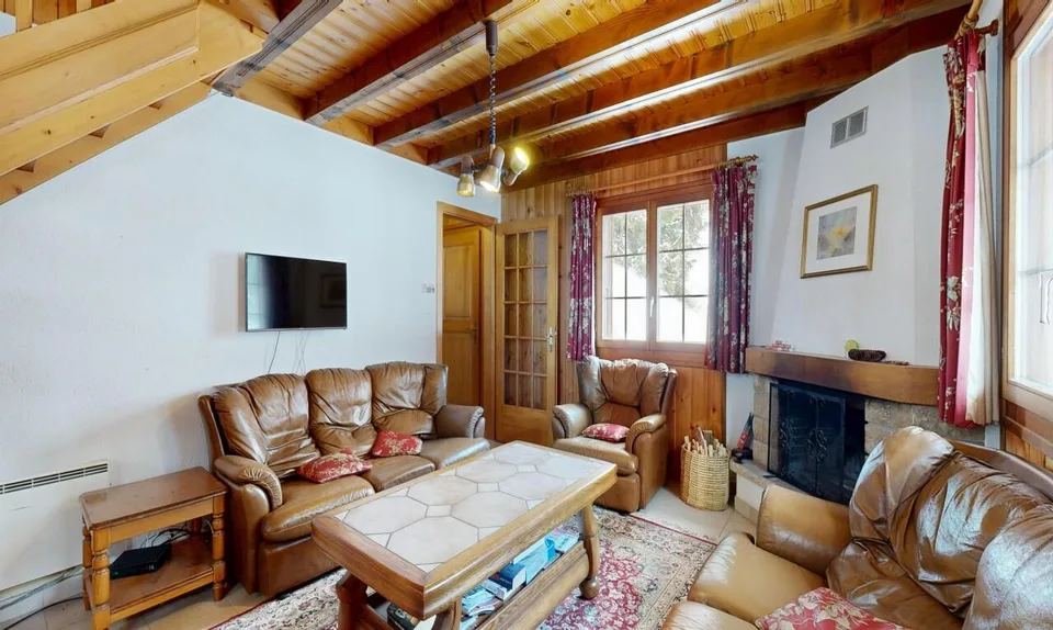 Exclusive: 4-Bedroom Chalet with Garage – photo 9 of 21
