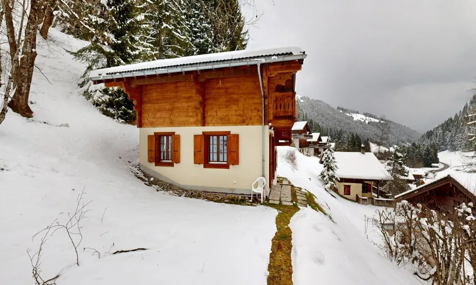 Exclusif : Chalet de 4 chambres avec garage