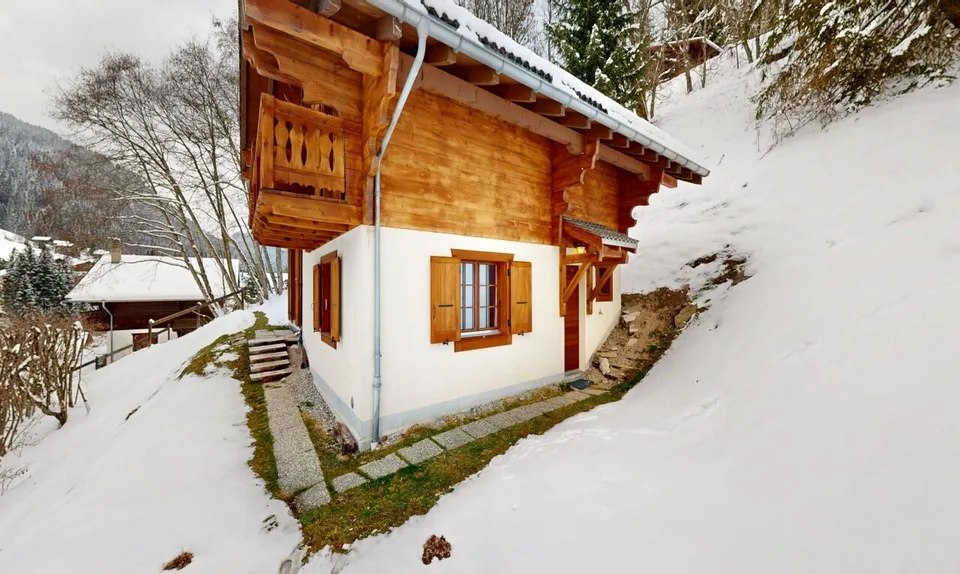 Exclusive: 4-Bedroom Chalet with Garage