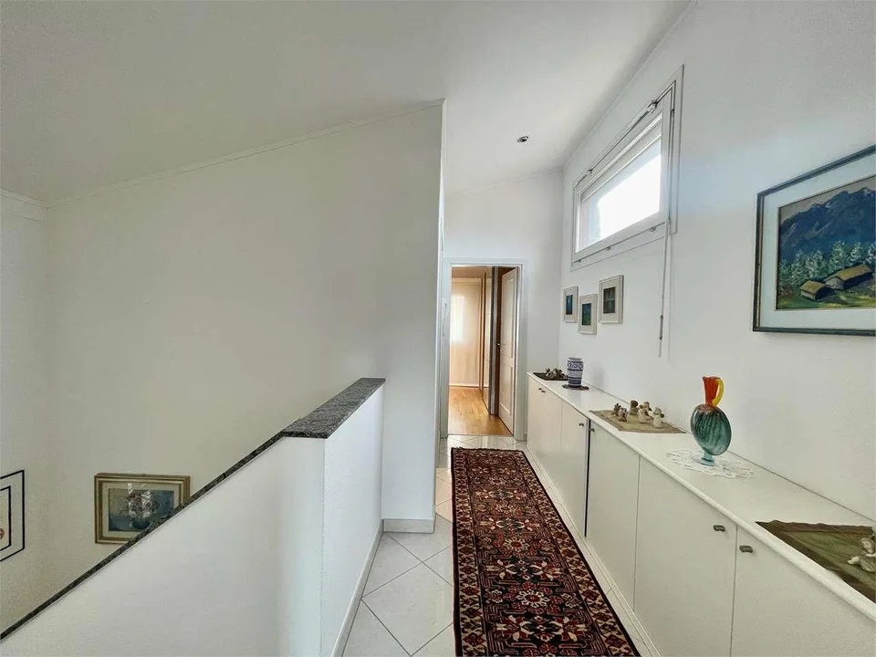 Villa mit zwei Wohneinheiten, Pool und Panoramablick - Cadro – Foto 9 von 13