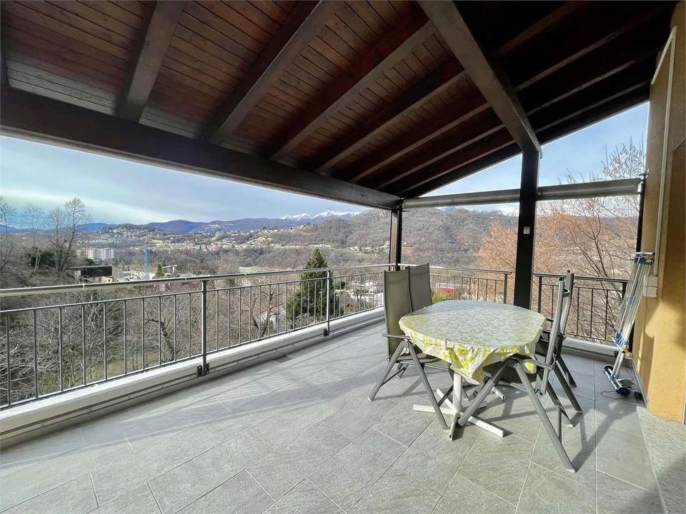 Villa mit zwei Wohneinheiten, Pool und Panoramablick - Cadro – Foto 6 von 13
