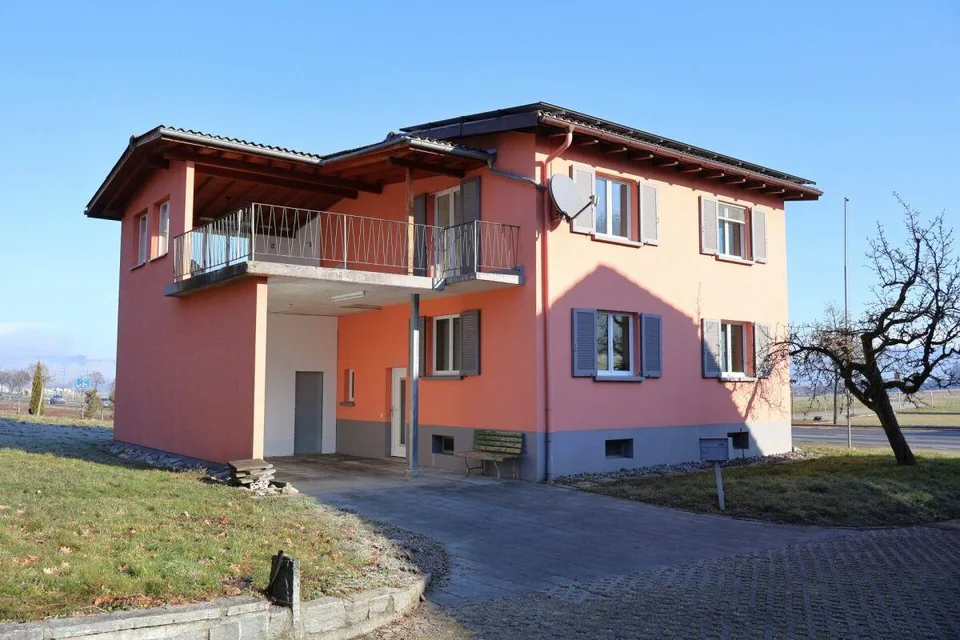 Einfamilienhaus mit Bachanstoss