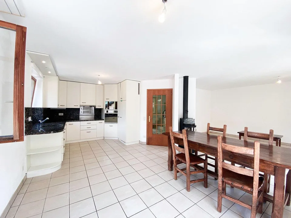 Tessin: Einfamilienhaus mit Garten und Garage