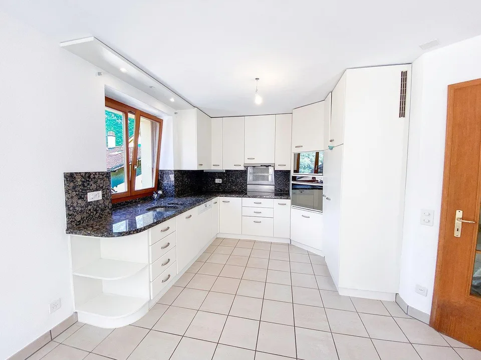 Tessin: Einfamilienhaus mit Garten und Garage