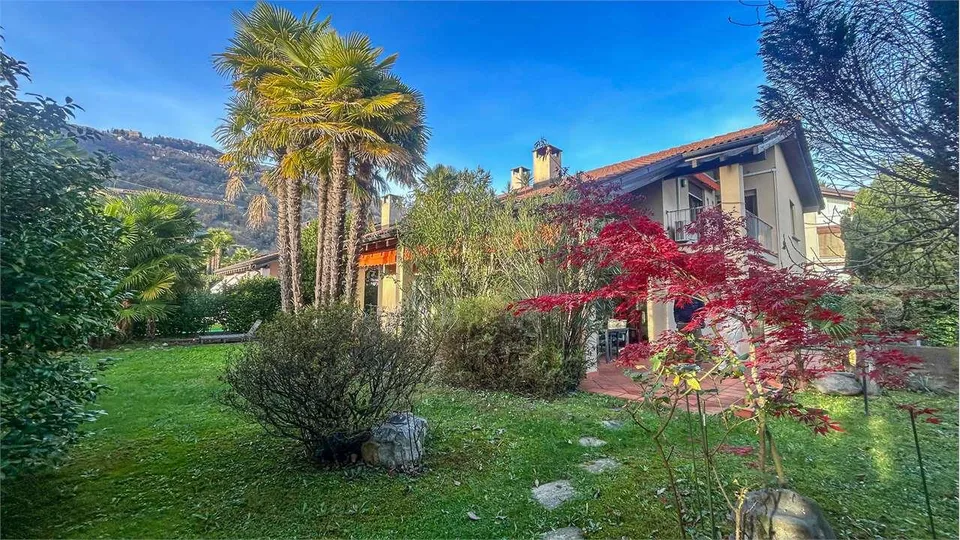 ELEGANTE VILLA  CON GIARDINO IN ZONA STRATEGICA