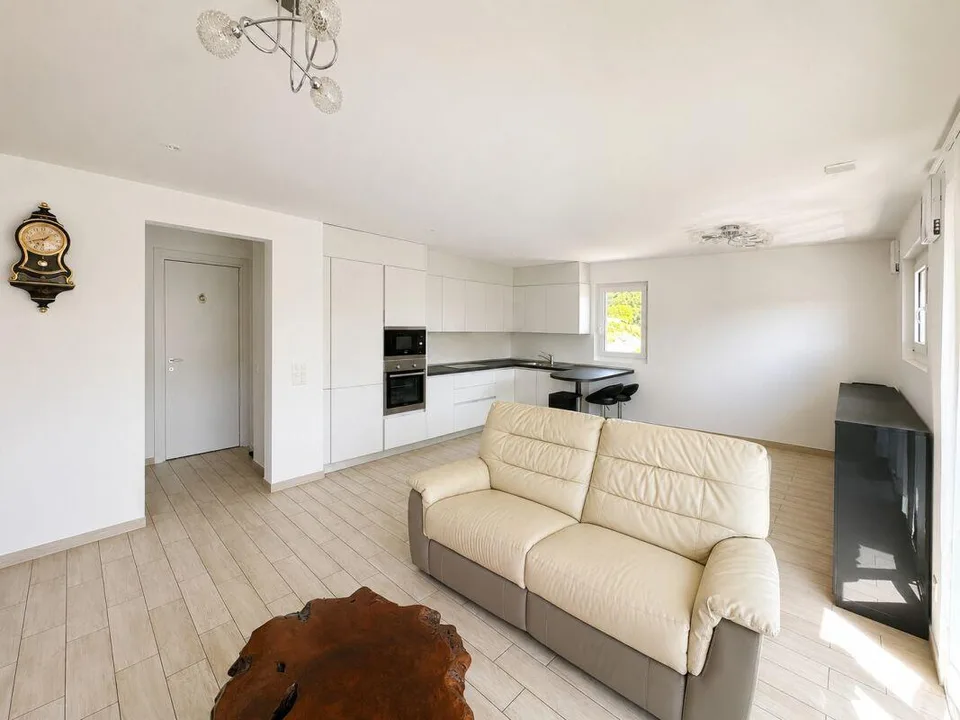 Helles 3.5-Zimmer-Apartment im letzten Stock mit freier Sicht