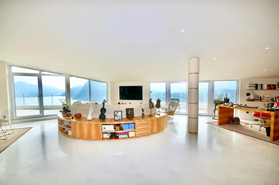 Moderno Attico Duplex di Lusso con Vista Mozzafiato sul Lago di Lugano