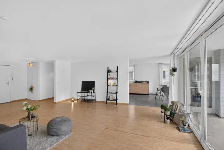 EXKLUSIVE 4.5-ZIMMER-WOHNUNG MIT GROSSZÜGIGEM RAUMGEFÜHL