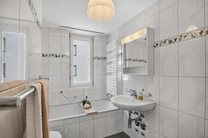 APPARTEMENT EXCLUSIF DE 4,5 PIÈCES OFFRANT UNE GRANDE SENSATION D'ESPACE – photo 6 sur 8