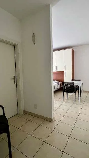 Einzimmerwohnung eingerichtet in Giubiasco mit gutem Ertrag