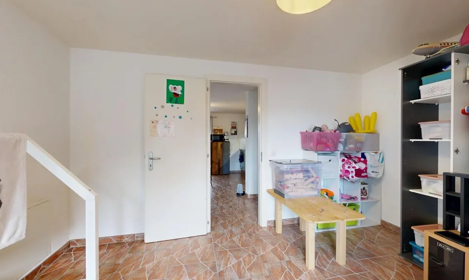 Charming 3.5-room apartment with large garden in the center of Riddes – photo 7 of 14