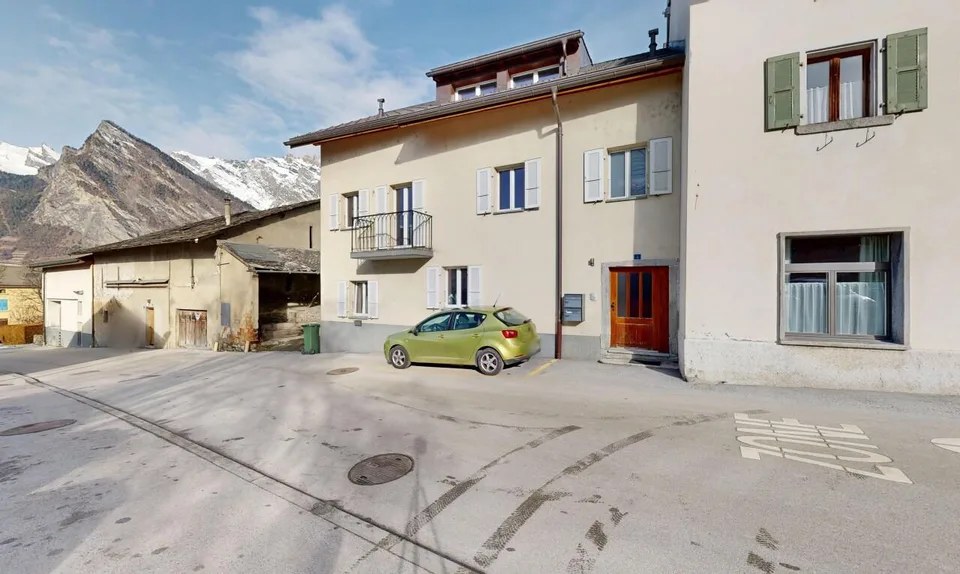 Charming 3.5-room apartment with large garden in the center of Riddes – photo 10 of 14