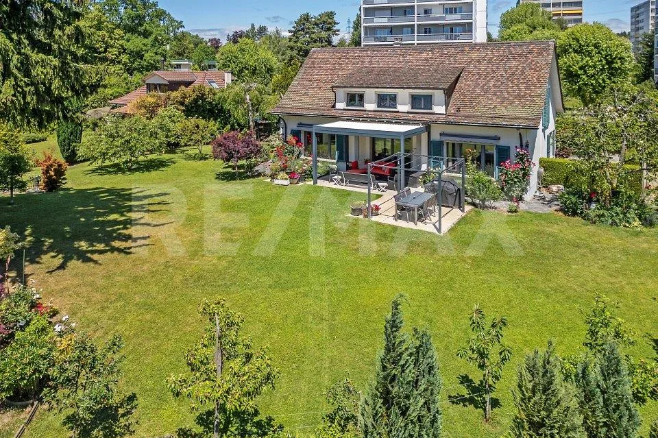 Une villa pour vous, un terrain constructible pour vos enfants