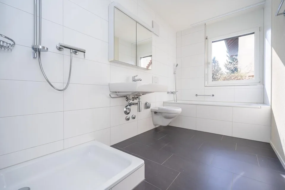 Modern 3.5-room apartment at 91 m² on the 1st floor