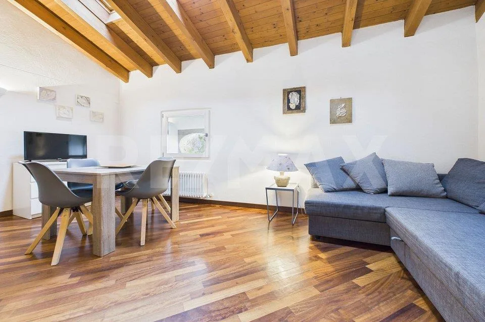 Appartamento arredato di 1½ locali con soppalco e vista sul Lago di... – foto 7 di 13