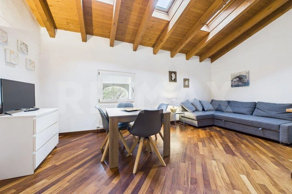 Appartamento arredato di 1½ locali con soppalco e vista sul Lago di...