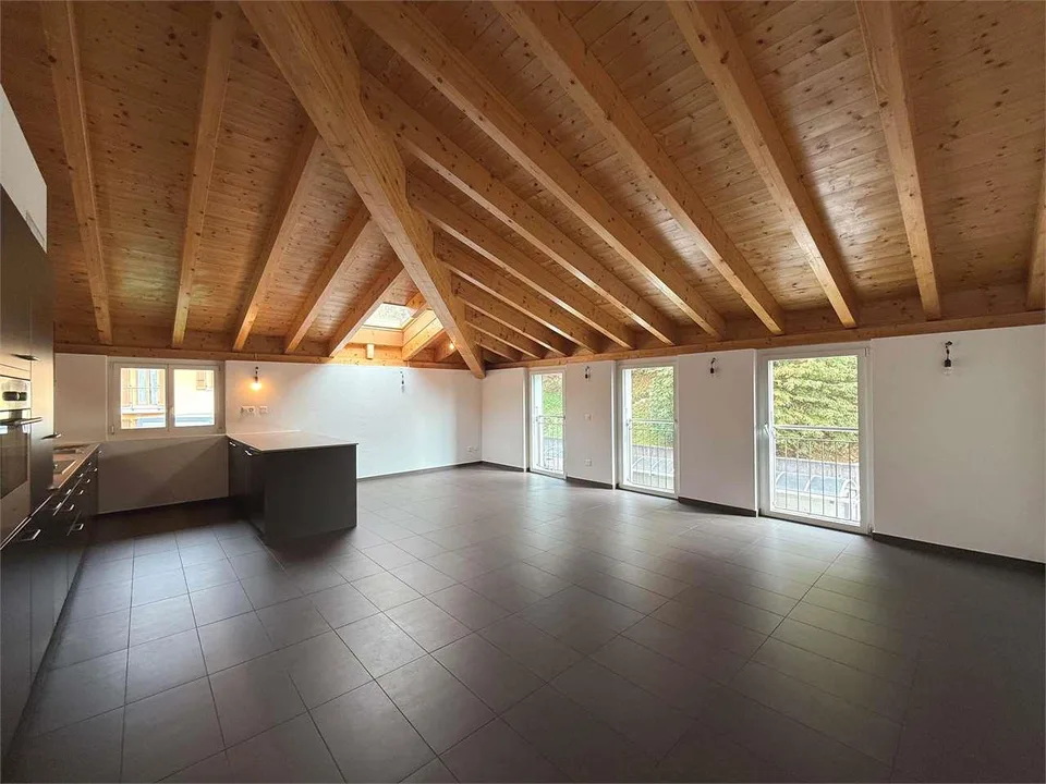 Moderne 4,5-Zimmer-Wohnung im Grünen in Cadro