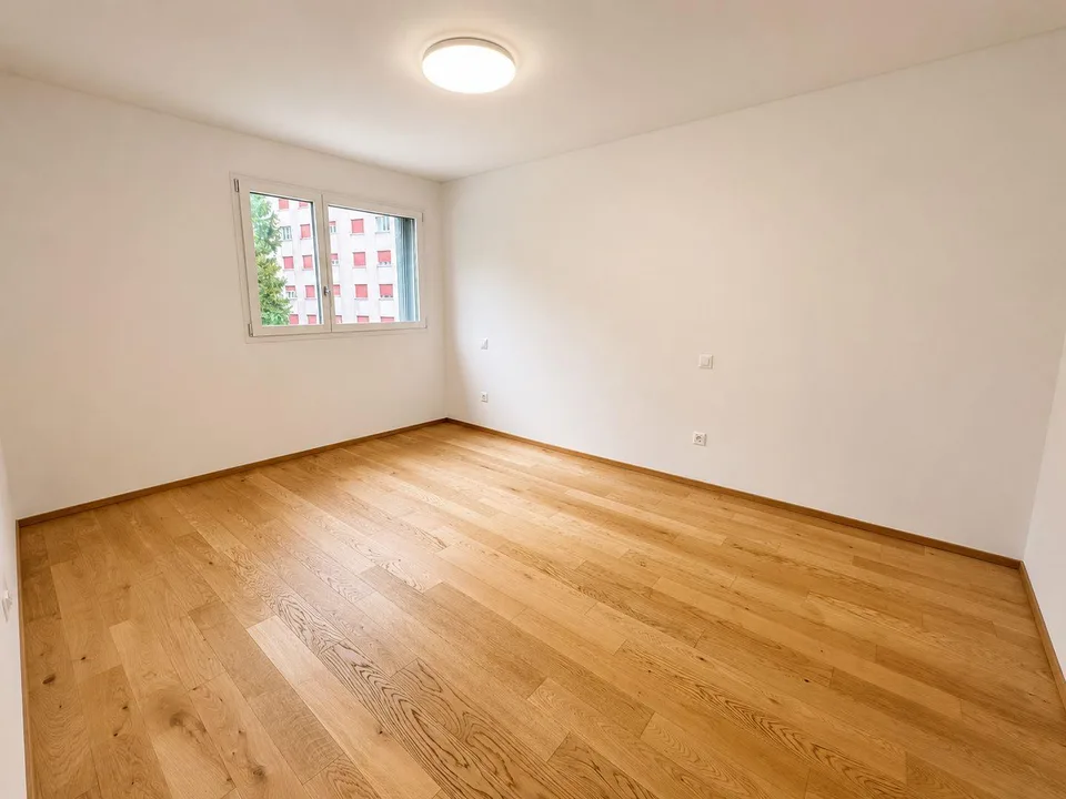 Geräumige 2.5-Zimmer-Wohnung mit bewohnbarem Terrasse, umgeben von Grün in Vacallo